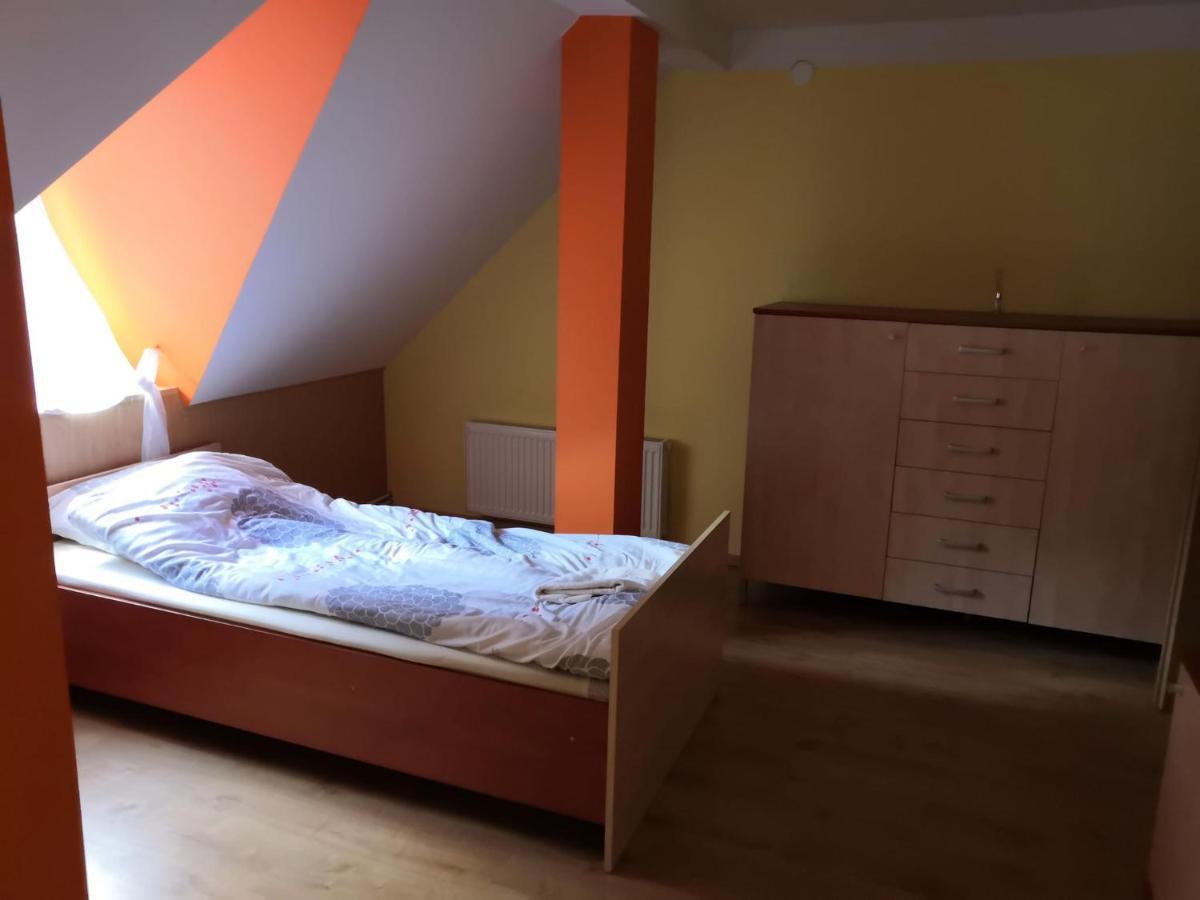 Villa Zamek Ostrowski à Chojnik Extérieur photo
