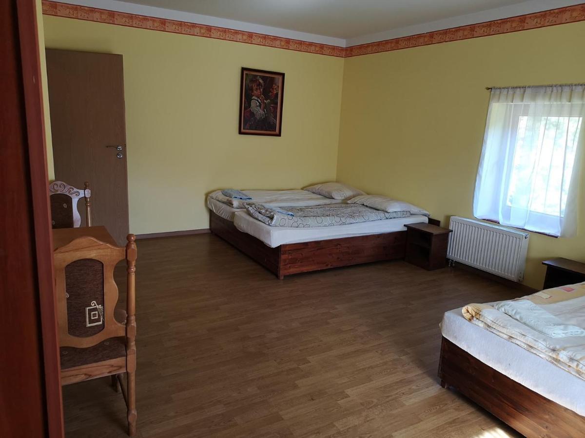 Villa Zamek Ostrowski à Chojnik Extérieur photo
